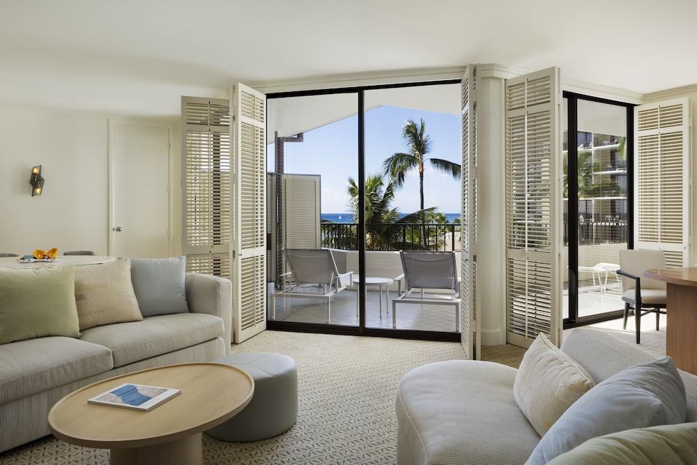 Halekulani - No Resort Fee Honolulu Exterior foto A living room at the Four Seasons Resort Maui
