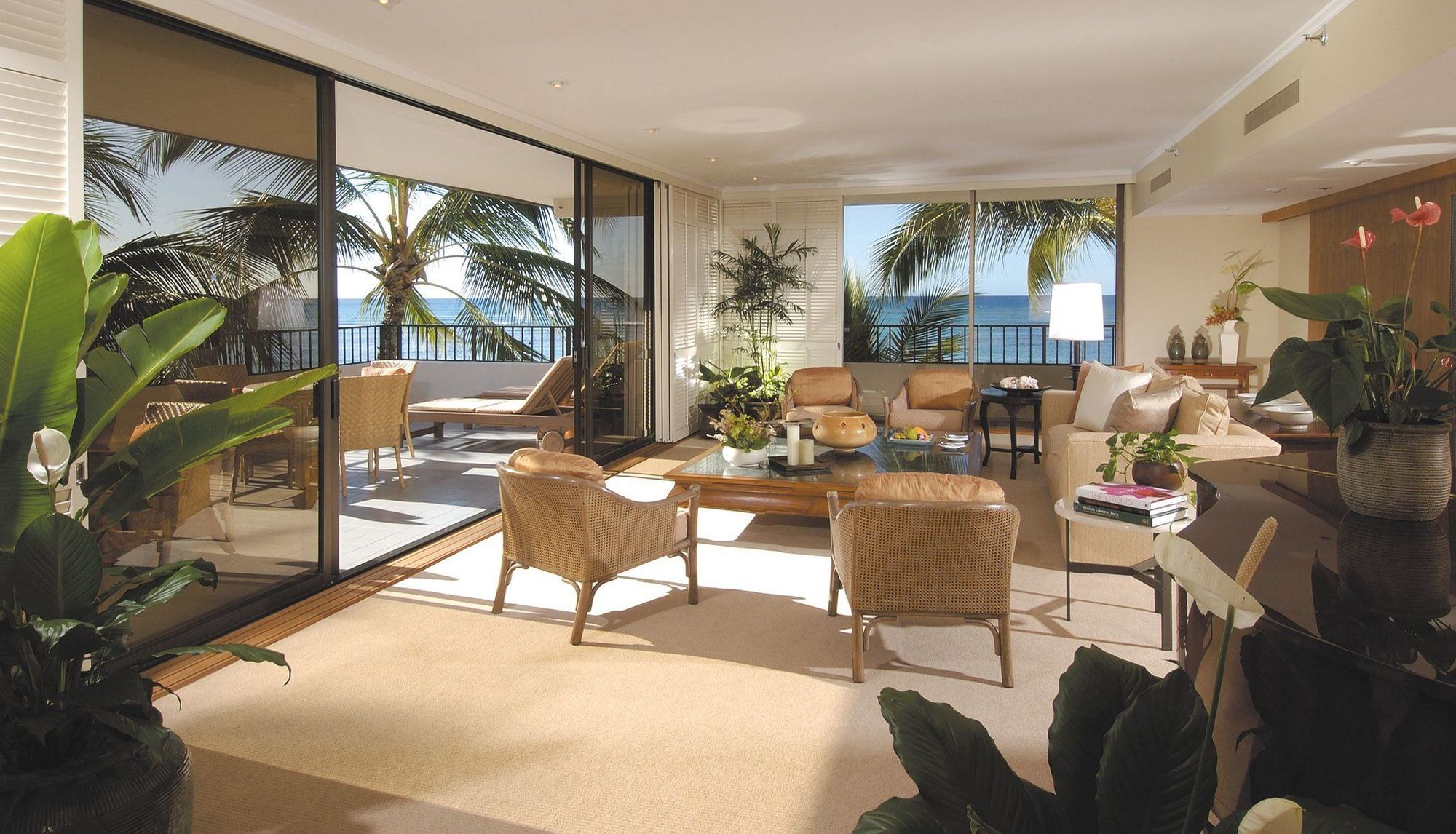 Halekulani - No Resort Fee Honolulu Zimmer foto A living room at the Four Seasons Resort